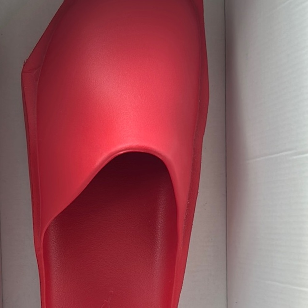 Jordan Women/Men Red HEX Slides

See box label
Women’s size 9
Men’s size 7.5